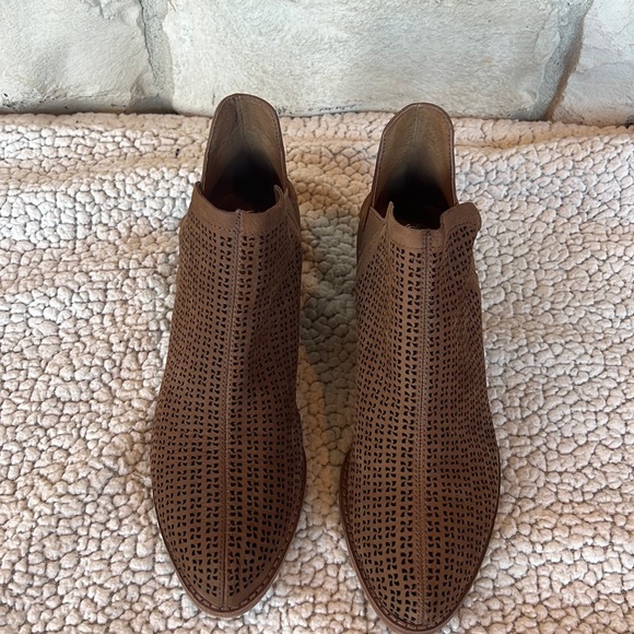 Vince Camuto ankle boot - Picture 1 of 11
